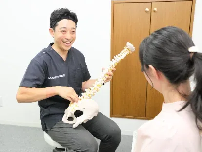 背骨模型を使った原因の説明